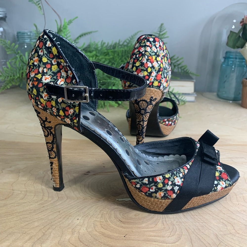 High heel strappy shoes, floral print, size 8.5